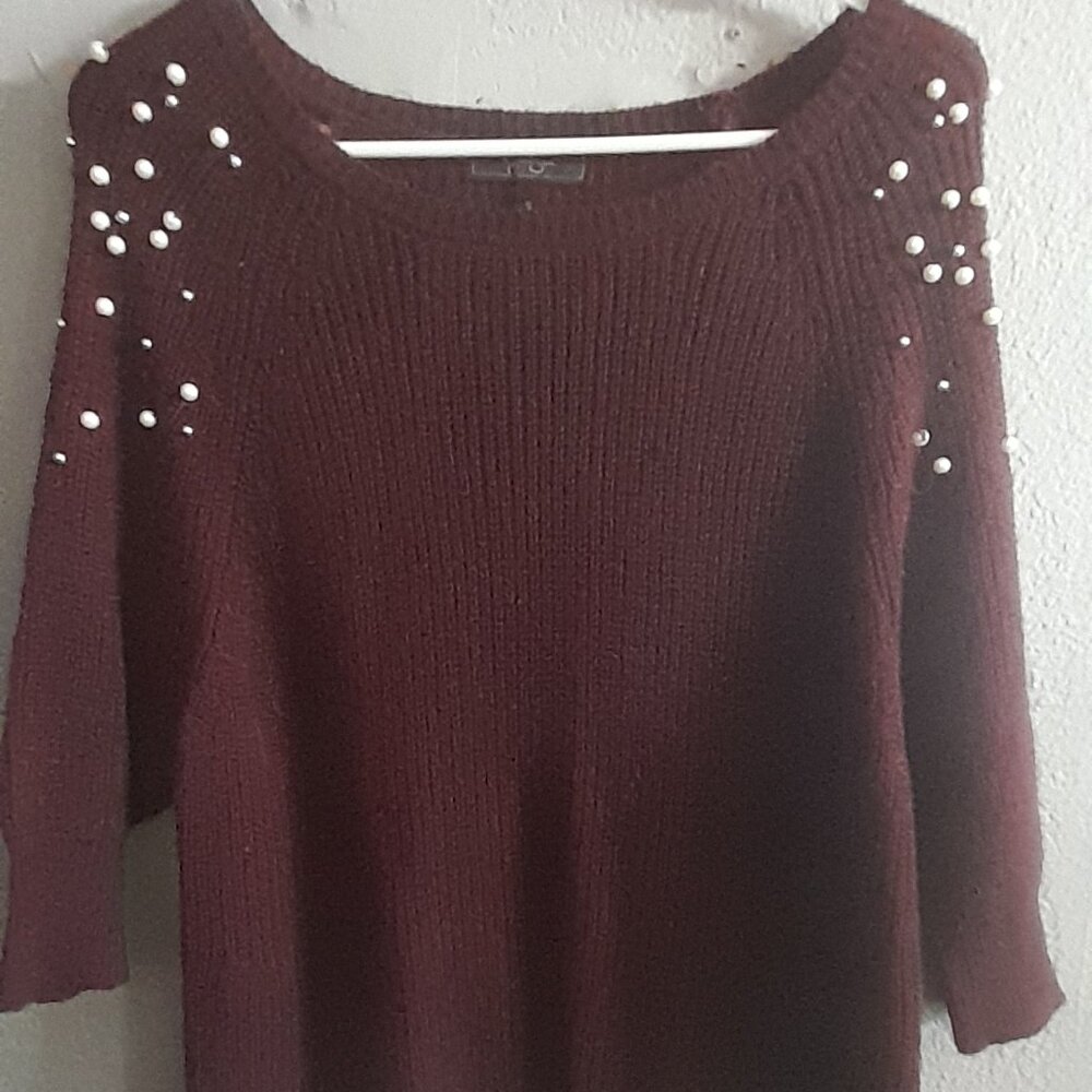 JESSICA SIMPSON burgundy sweater w/faux pearl bead embellishments Size Small